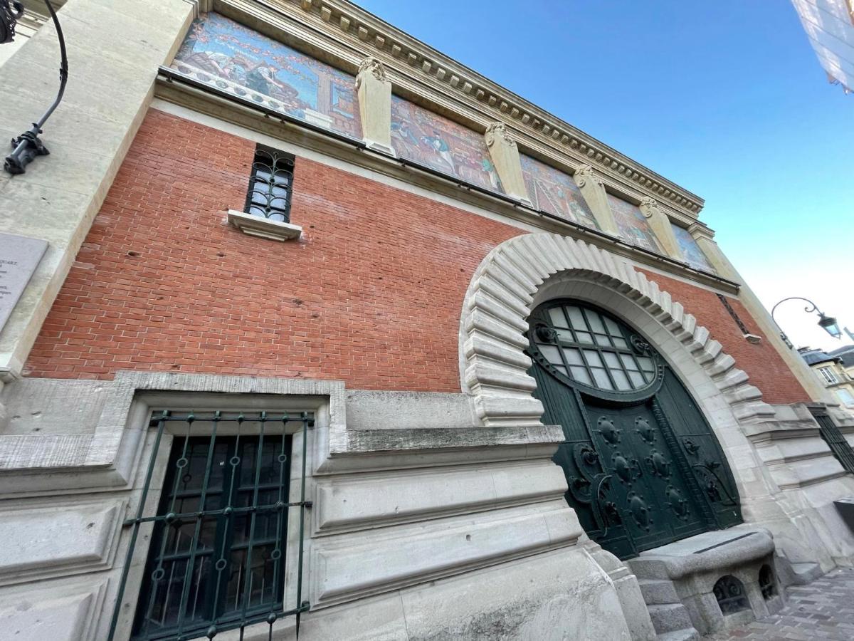 Charme De L'ancien Pour Cet Entierement Renove Dans L'hypercentre De